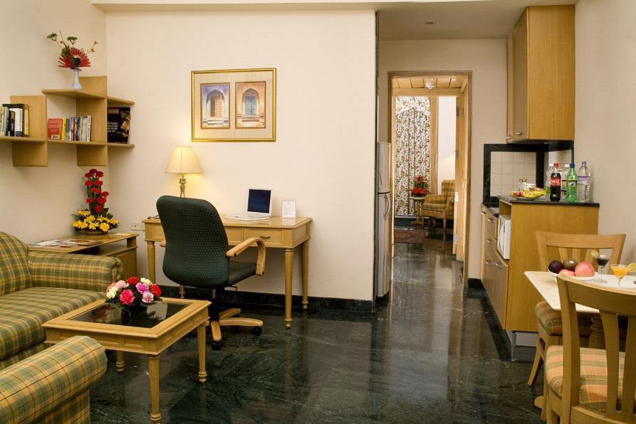 Savoy Suites Noida Room photo