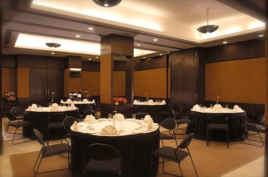 Savoy Suites Noida Restaurant photo